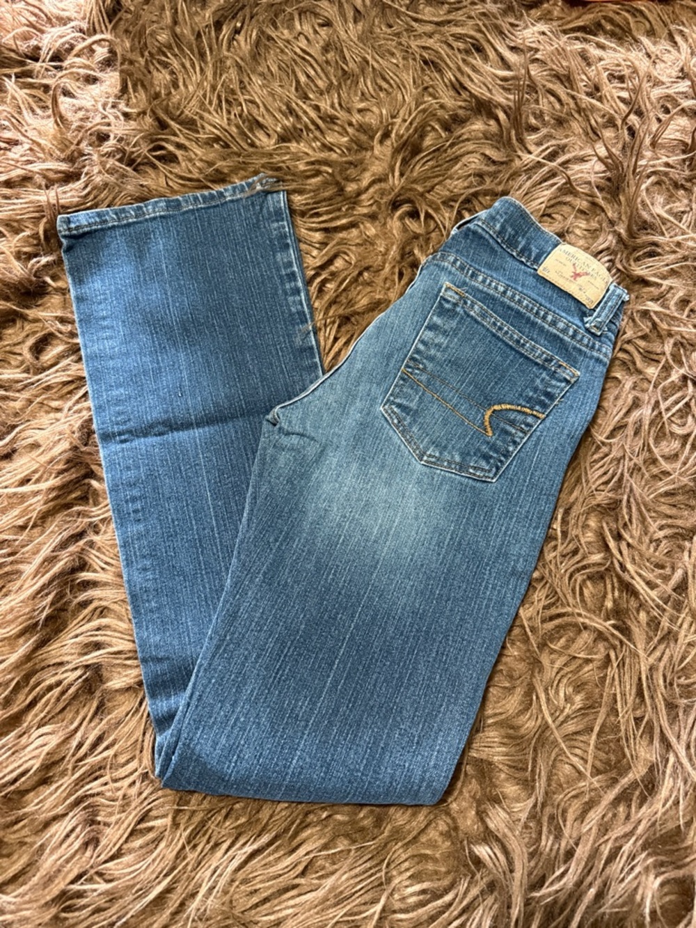 American Eagle Outfitters Straight-Leg Women's Jeans in Mid Blue Wash